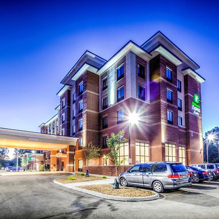 Holiday Inn Express & Suites Cleveland/Westlake By Ihg Exterior photo