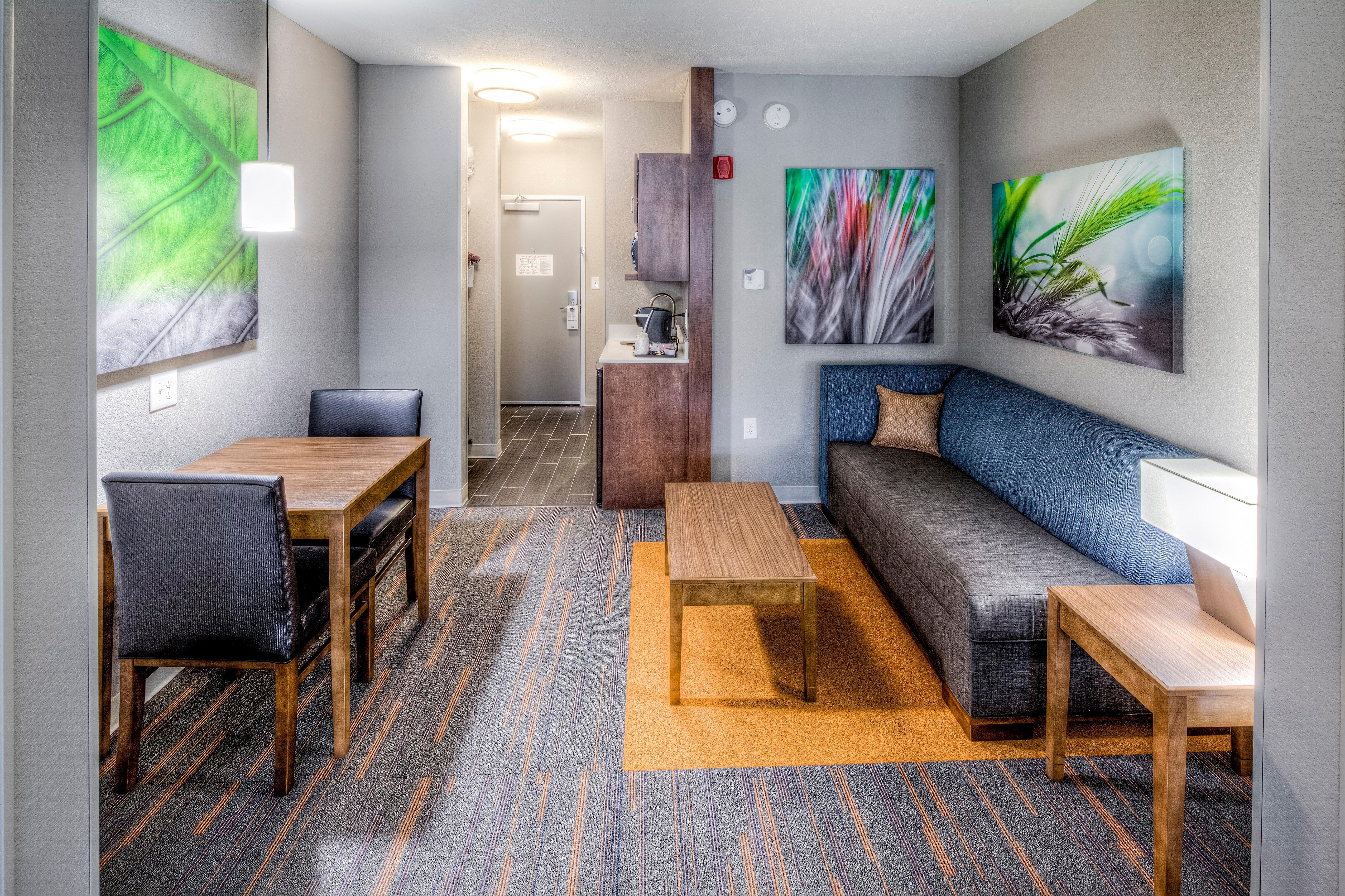 Holiday Inn Express & Suites Cleveland/Westlake By Ihg Exterior photo